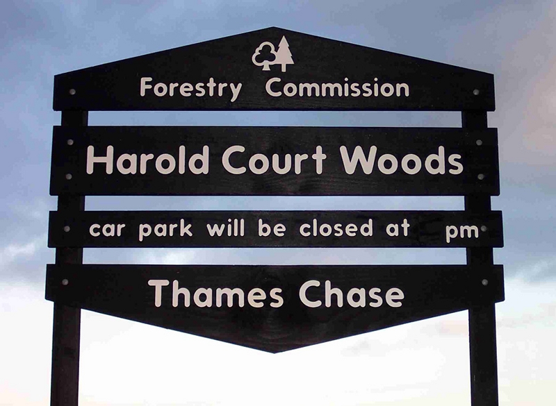 harold court woods tiered sign